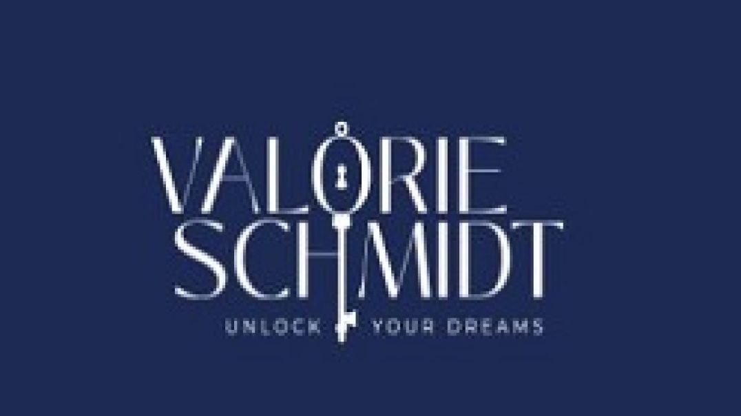⁣Valorie Schmidt - Luxury Real Estate Agent in Barrington, IL