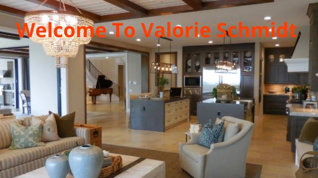 ⁣Valorie Schmidt : Trusted Real Estate Agent in Barrington, IL