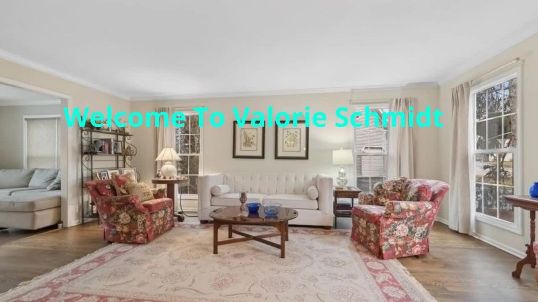 ⁣Valorie Schmidt | Top-Rated Realtor in Barrington, IL