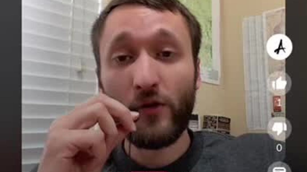 ⁣Reacting to European girls dosnt not have tits